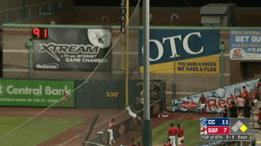 Cardinals' Davis flips over fence for catch