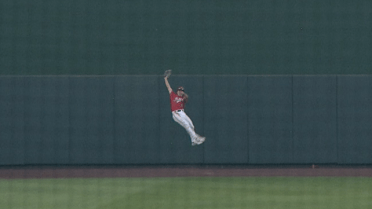 Carroll leaps, makes unreal catch for Aces