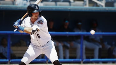 Lutz' Late Homer Vaults Shuckers To 6-5 Victory 