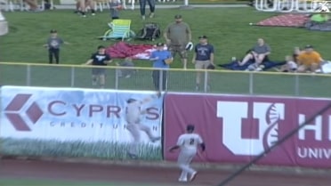 Kelenic hits wall after leaping catch