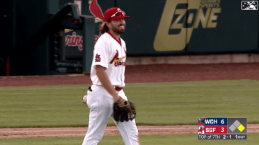Cardinals tag Martin in pickle