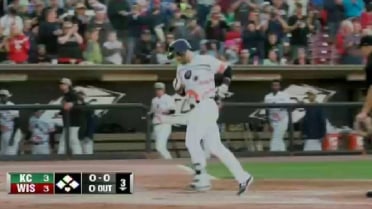 Braun leads off third with homer for Wisconsin