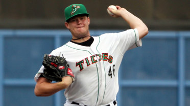 Rogers shines in debut for Tides