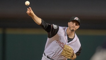 Bannister Throws Complete Game Shutout in 1-0 Win Over Cards