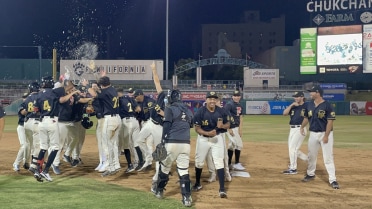 Veen scampers home to deliver an 8-7 walk-off win for Fresno against San Jose 