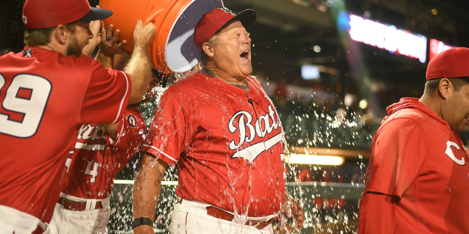 Bats Deliver Kelly 1,800th Win in Dominating Fashion - Vimarsana News