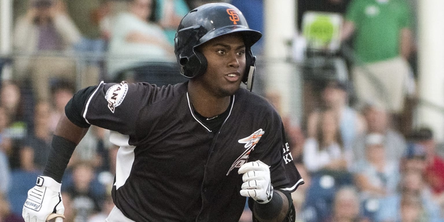 San Francisco Giants' Barry Bonds removes his batting helmet as he