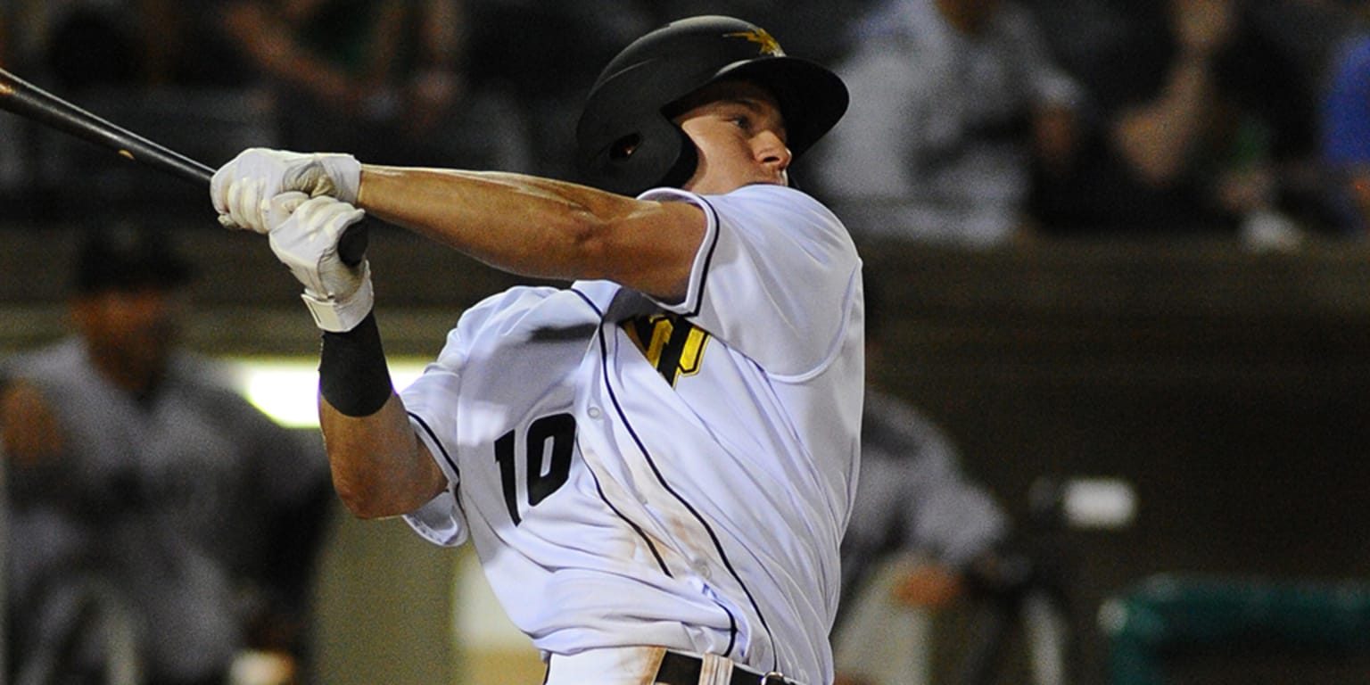 Watch: Mariners' Jarred Kelenic smacks home run for first career hit