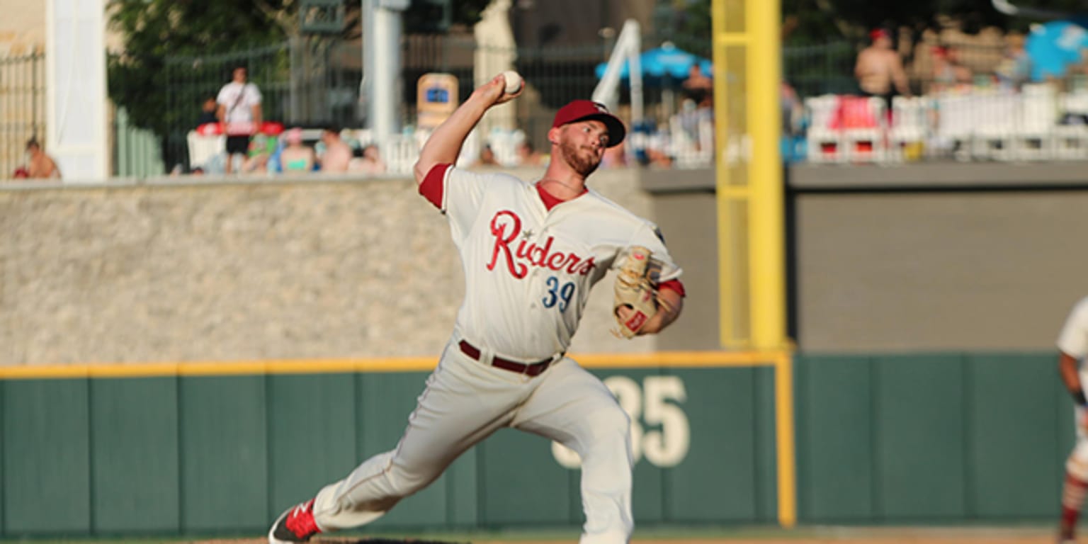 X 上的Corpus Christi Hooks：「Hooks plate 4 runs in the 5th to