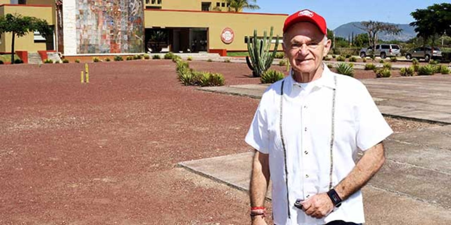 Alfredo Harp Helú visita Academia en Oaxaca Mexican League