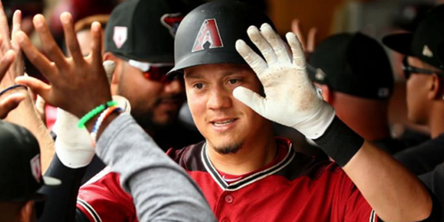 D-backs infielder Wilmer Flores has right foot fracture