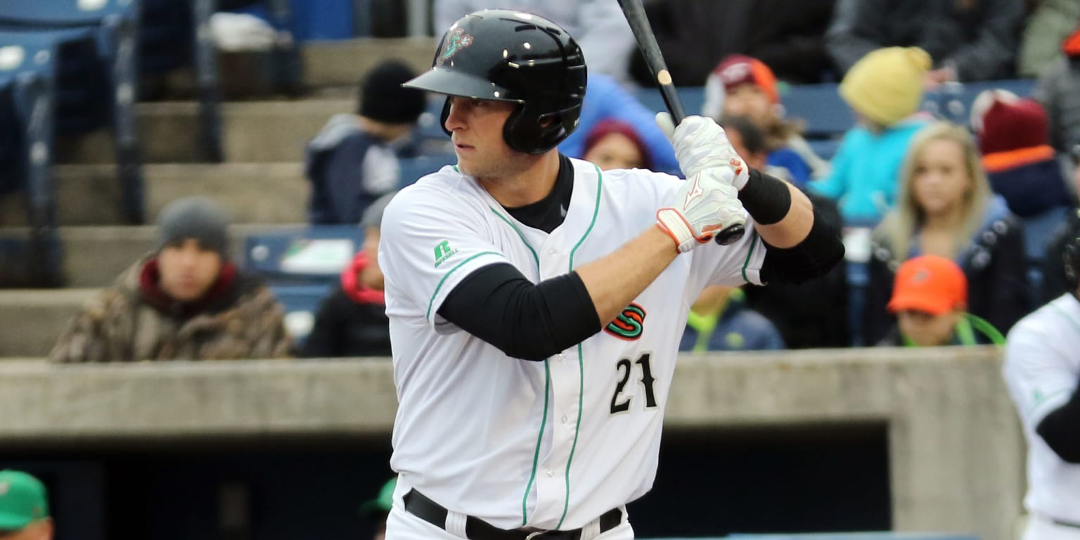Saunders homers as Tides drop series opener