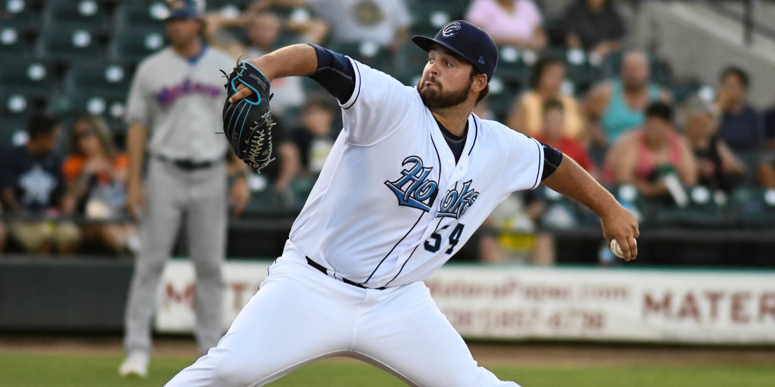 Hooks Cruise in Regular Season Finale