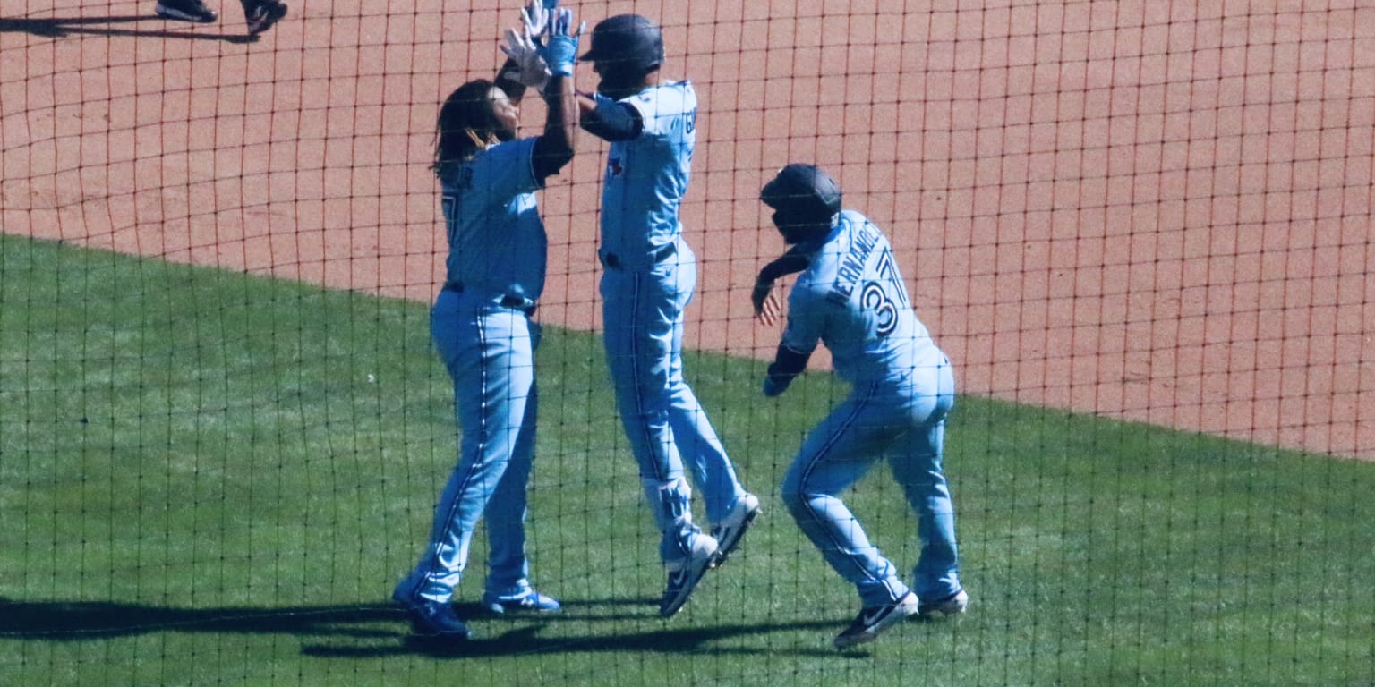 Blue Jays pull off stunning 7-run rally to complete doubleheader sweep of  Phillies