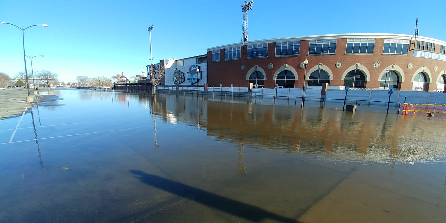 Due to flooding, River Bandits will play Baseball in Iowa City