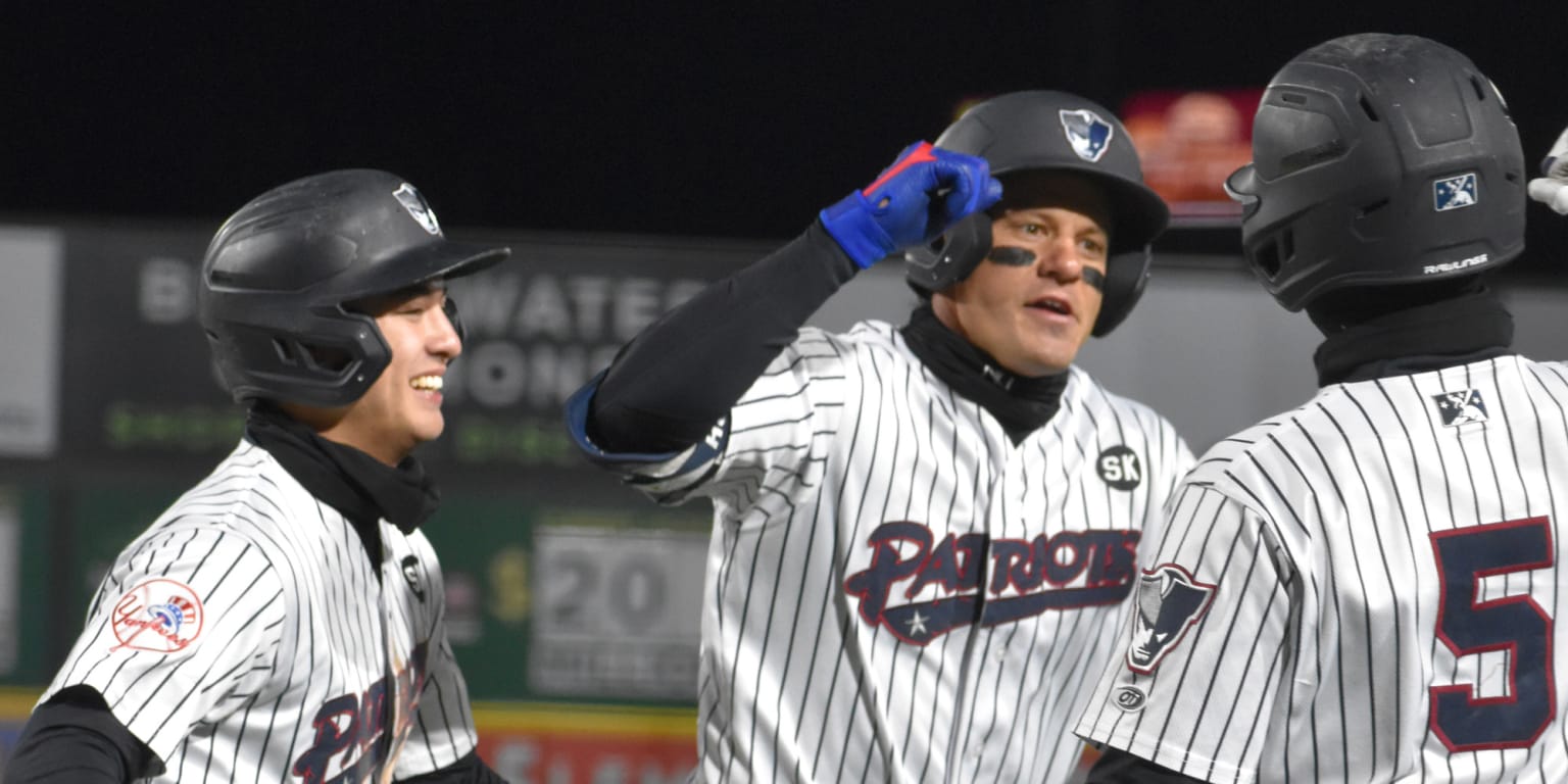 New York Yankees assign Derek Dietrich to Somerset Patriots