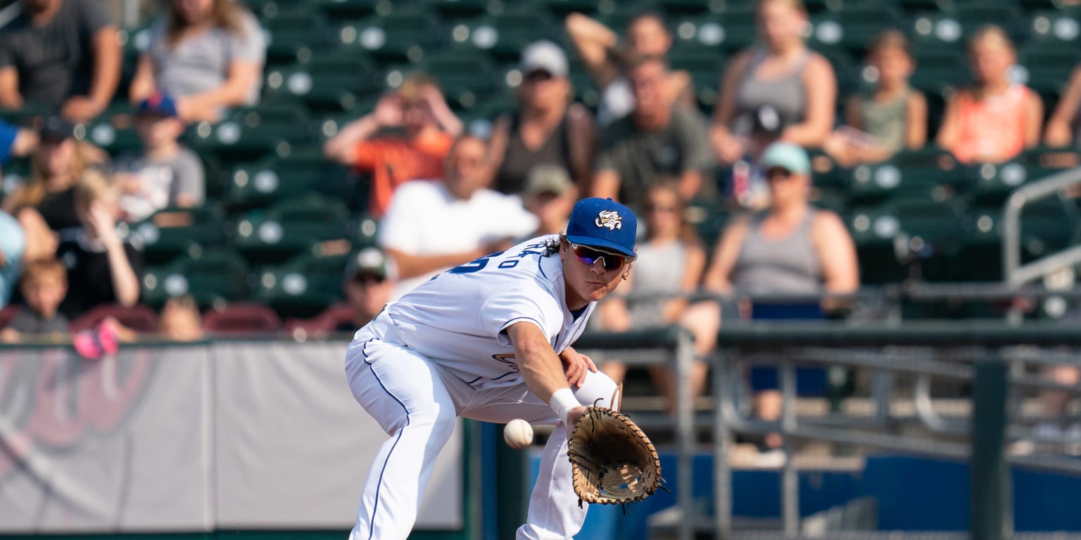 Pratto becomes first Naturals player to win a minor league Gold Glove Award