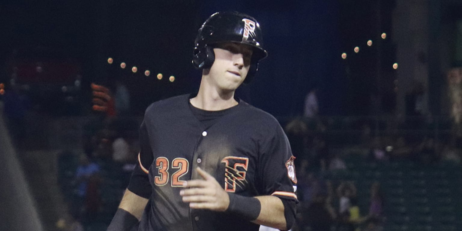 J.D. Davis powers Fresno Grizzlies with two homers