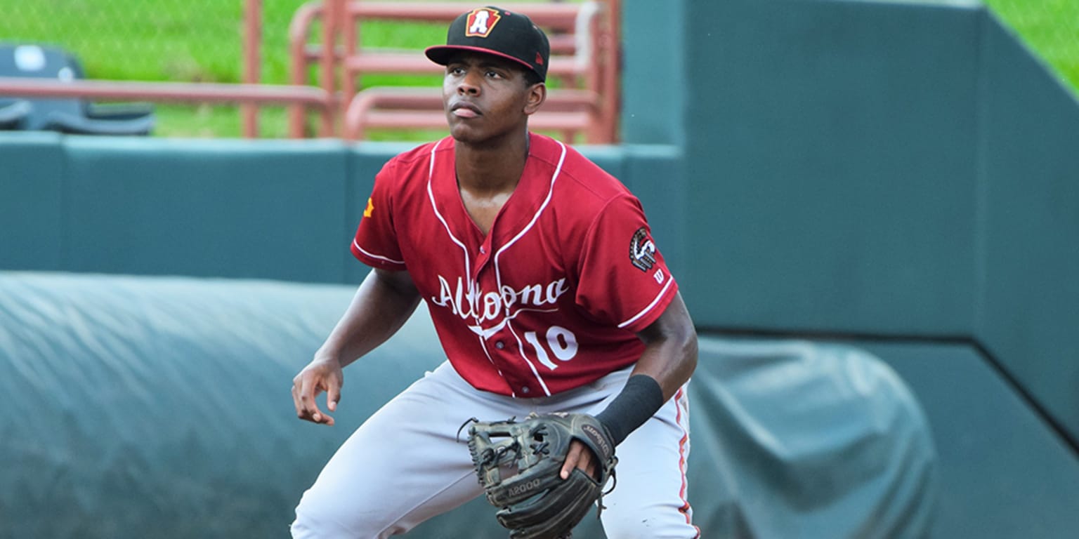 Ke'Bryan Hayes looks for Gold Glove, improvement on offense