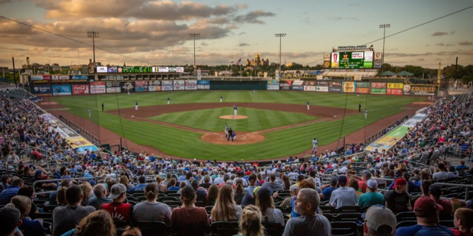 Chicago Cubs star Kris Bryant back in Des Moines with Iowa Cubs