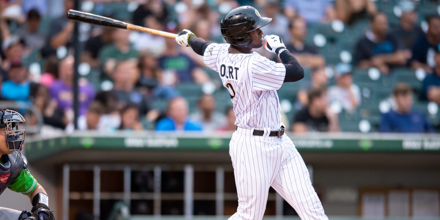 487 FOOT HOME RUN! Luis Robert CRUSHES one to put the White Sox up