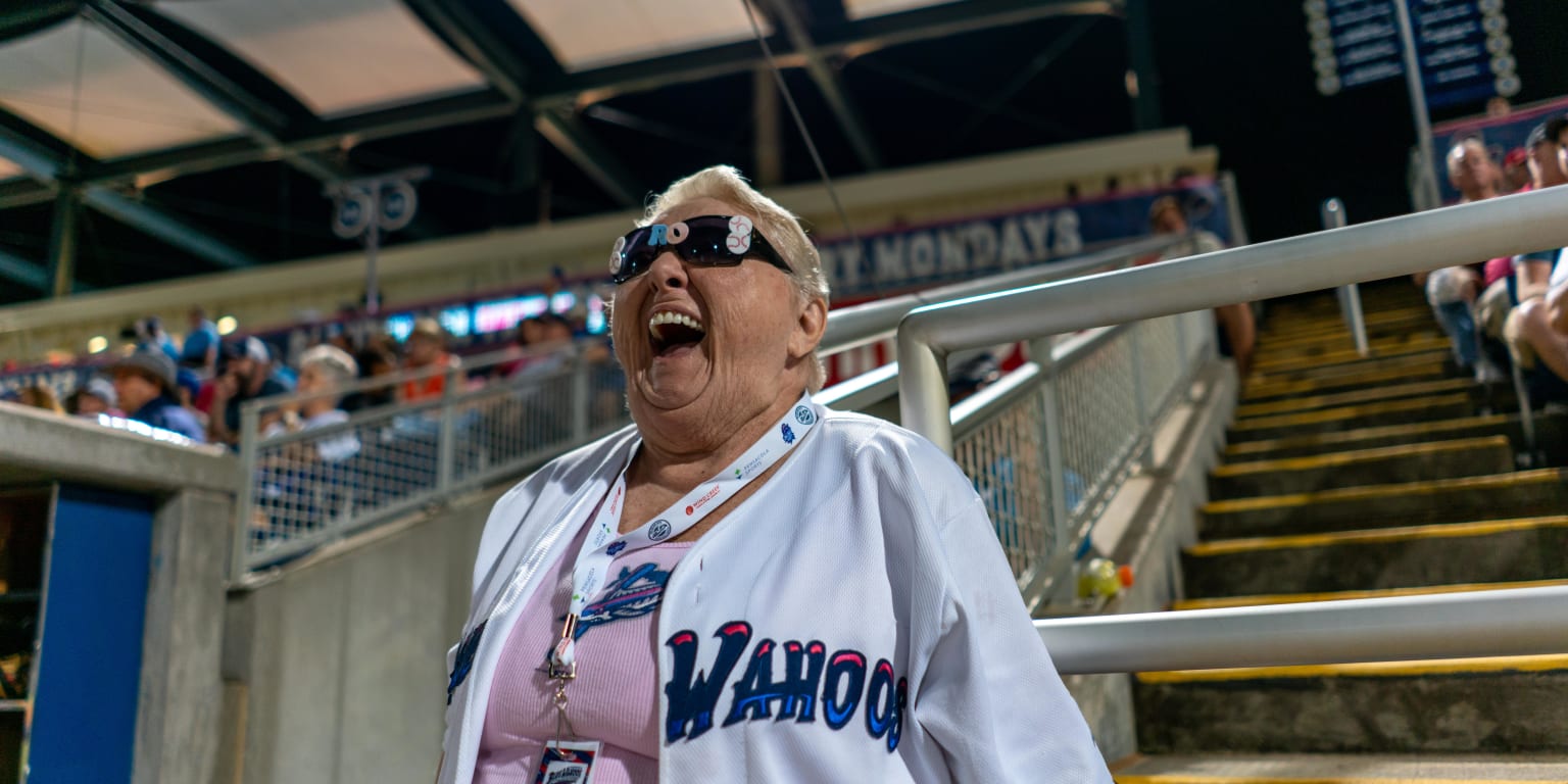 Pensacola Blue Wahoos hold memorial for superfan Ro Bergman - Vimarsana News