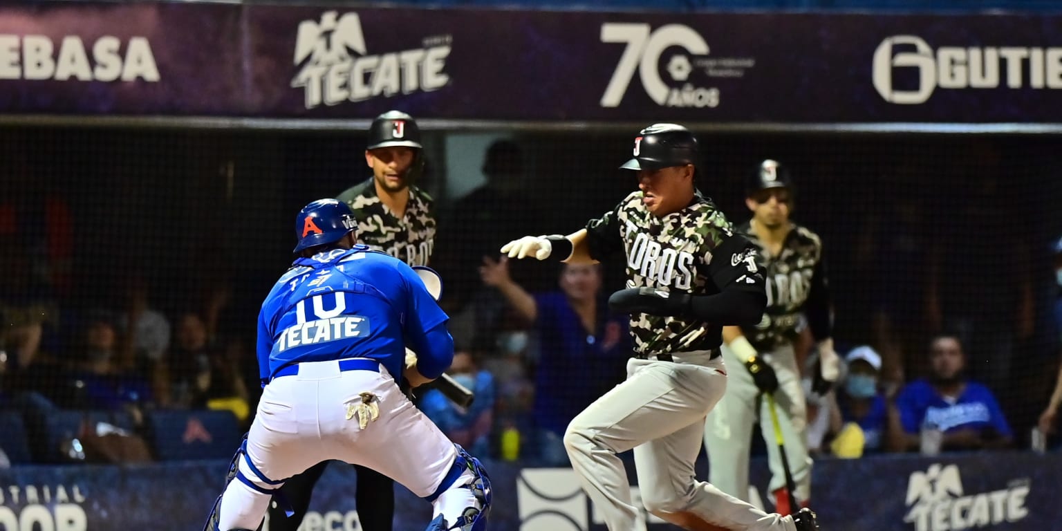 Addison Russell and Bartolo Colon Sign with the Acereros de