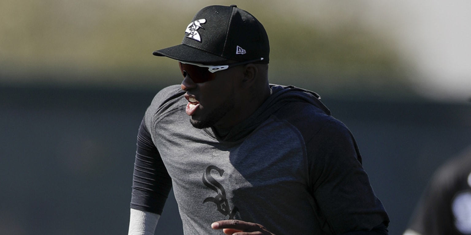 Luis Robert to lead off, start in center field in White Sox Cactus