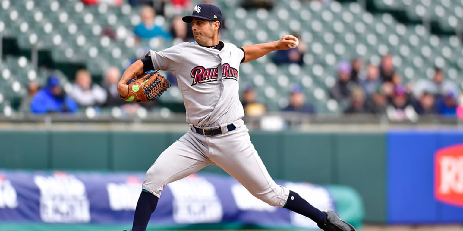 Gonzalez strikes out 10 in win