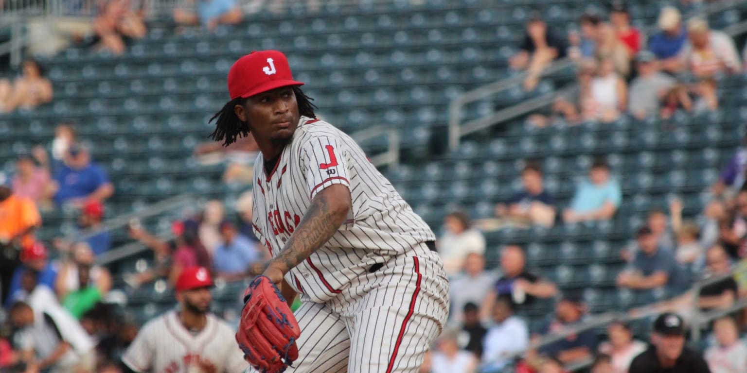 After nearly three years, Miami Marlins' Sixto Sanchez pitched in a live  game