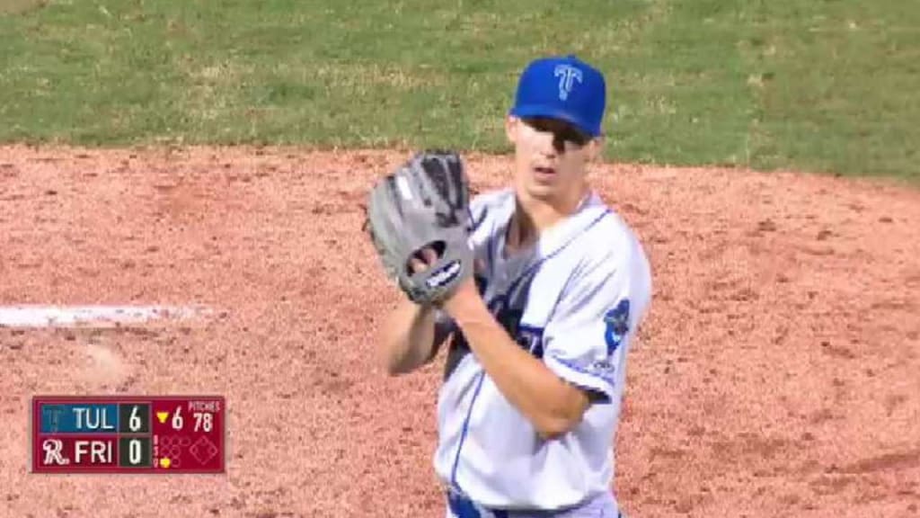 Victor Gonzalez & Julio Urias, first pair of mexicans to get win