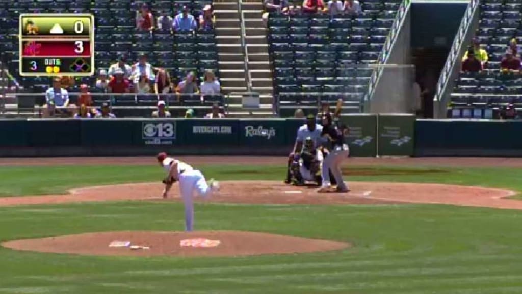 Taylor Ward caught dancing on the outfield grass during LA Angels