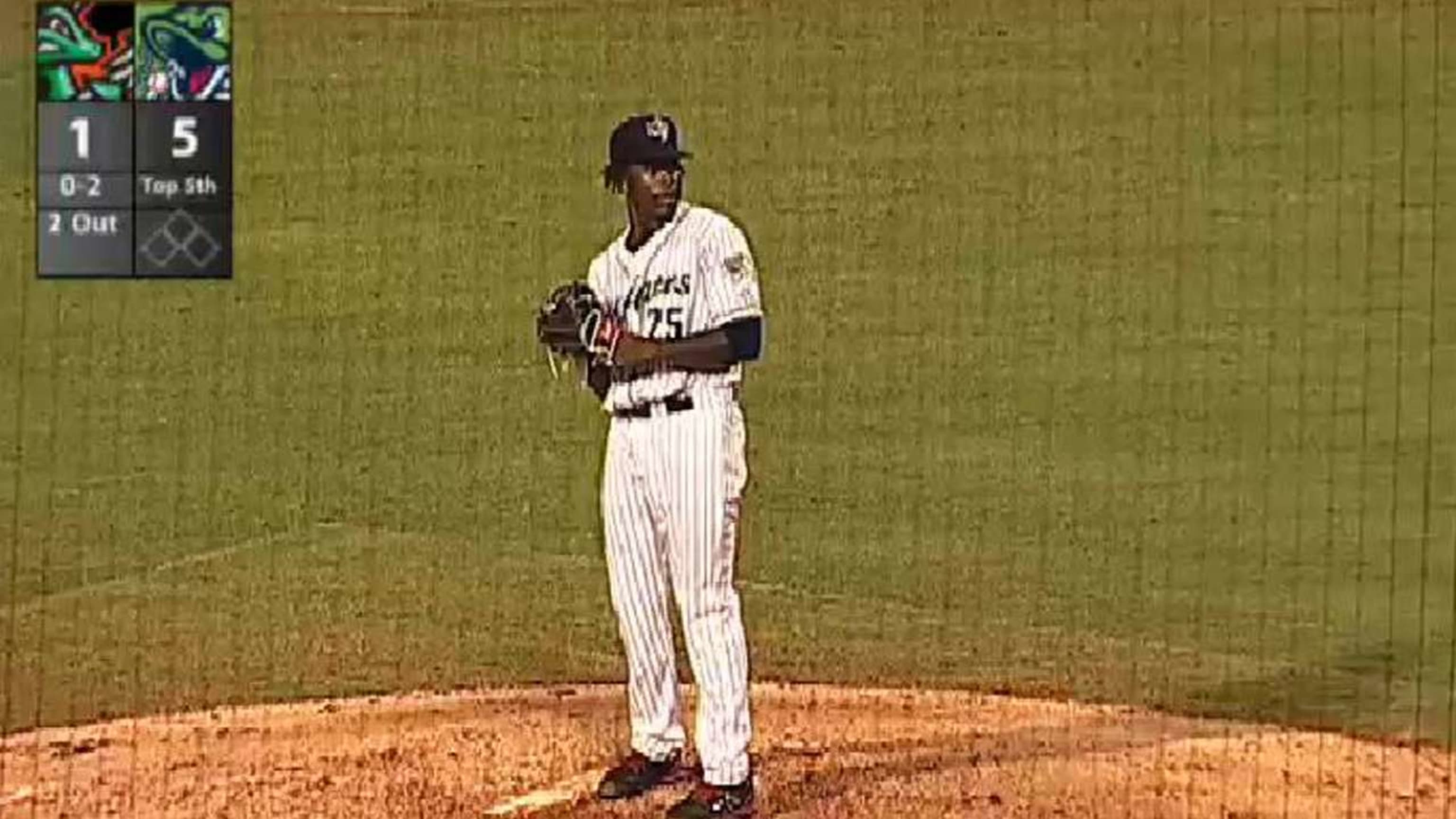 Atlanta Braves' William Contreras takes batting practice before a