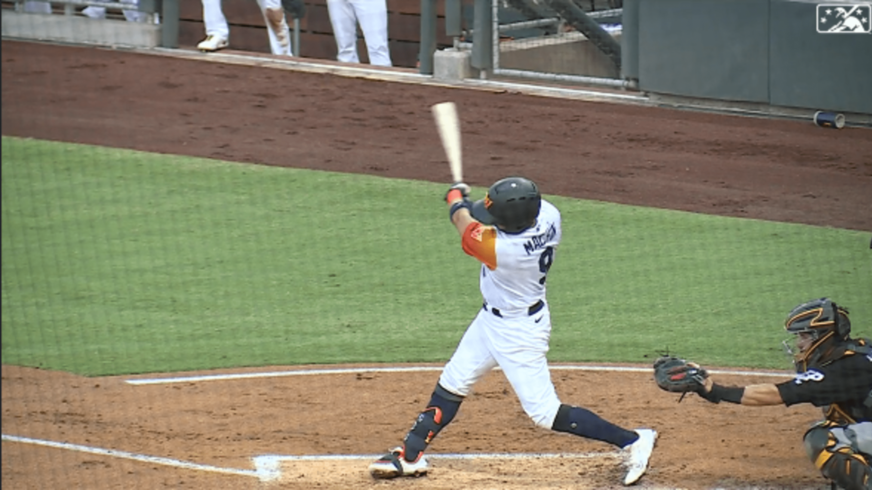 Machin blasts grand slam, 06/15/2021