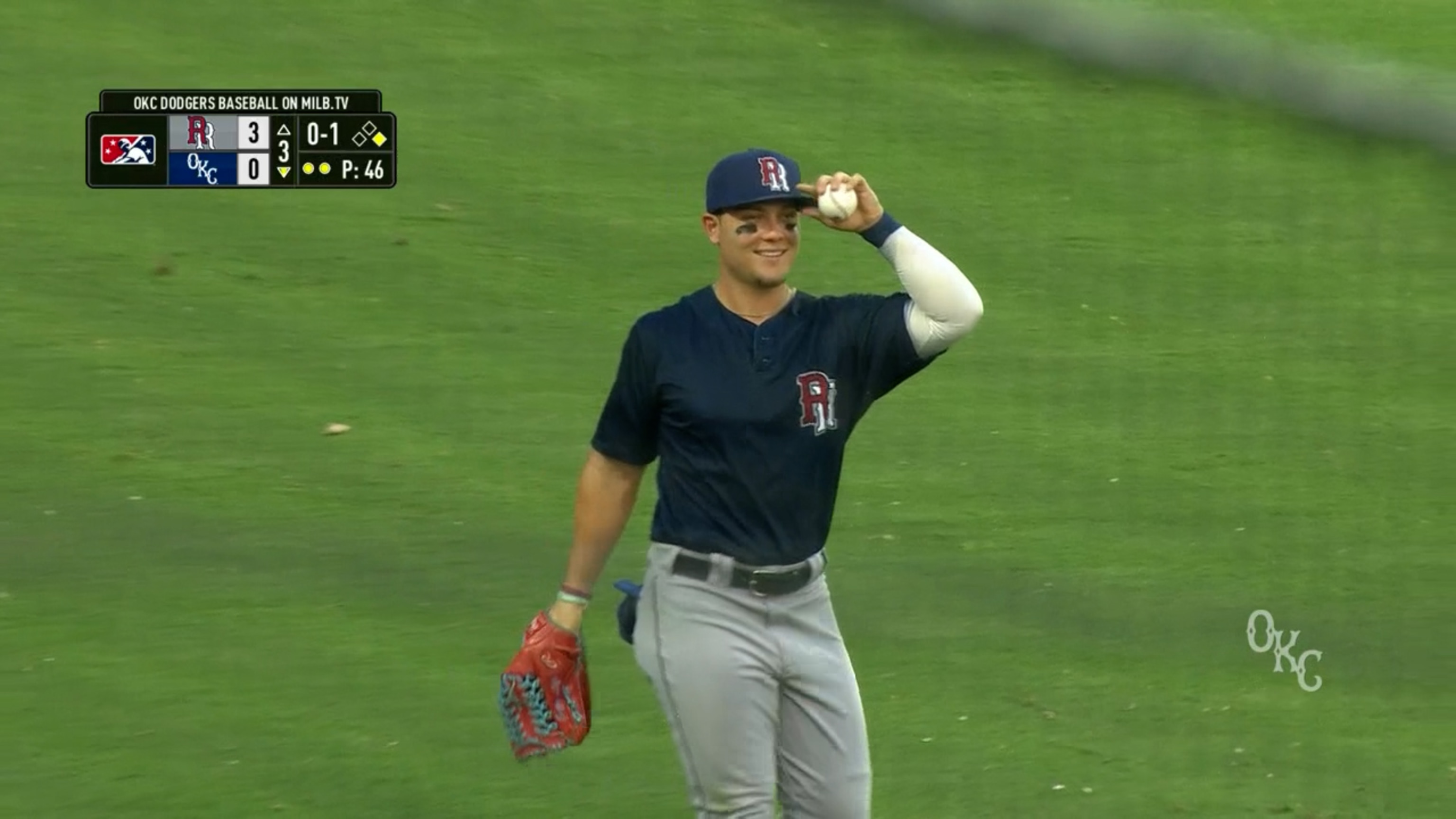 Walker makes catch at wall | 08/20/2021 | Express