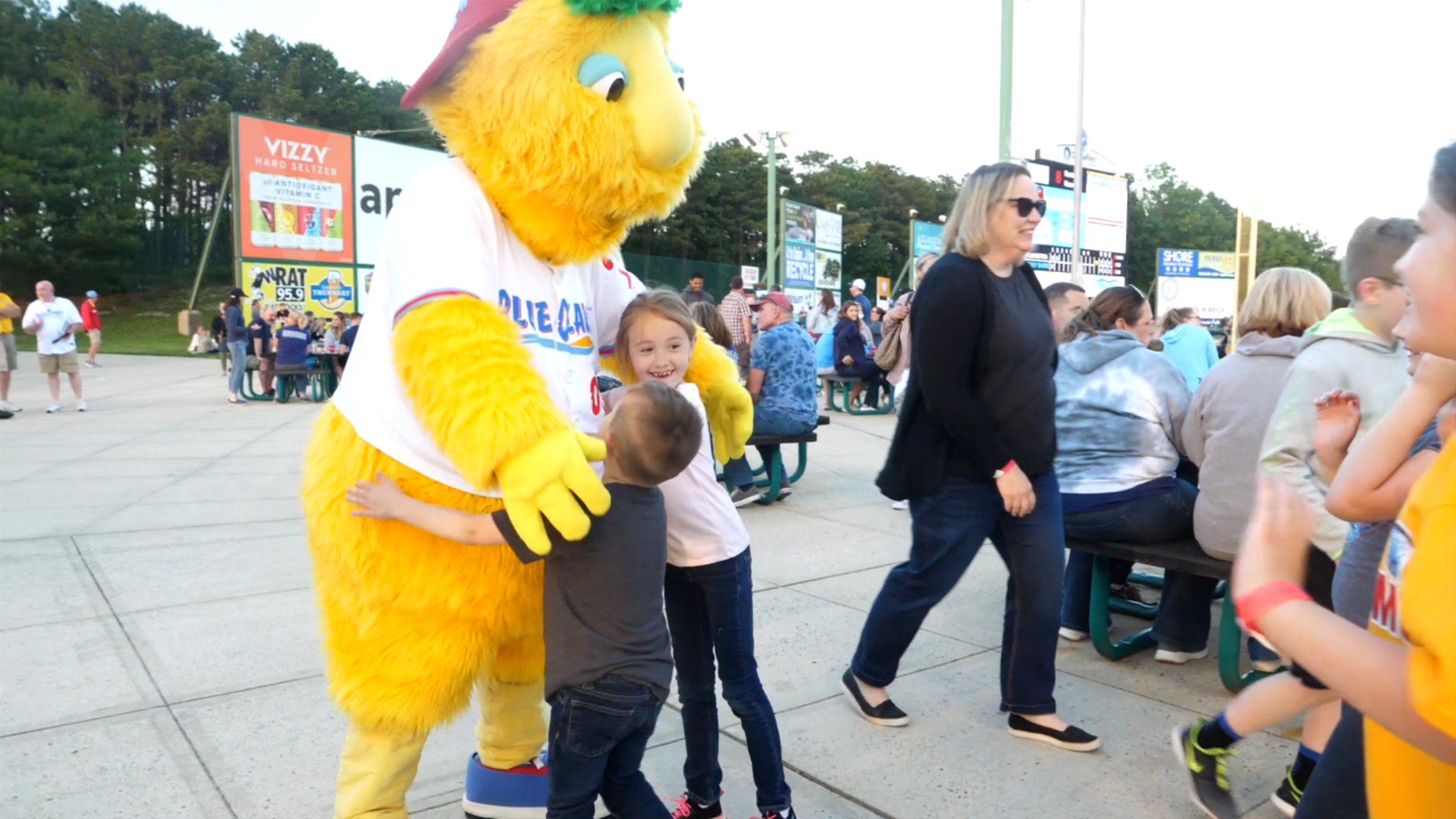 2022 Jersey Shore BlueClaws (High A-Philadelphia Phillies) Buster (mascot)