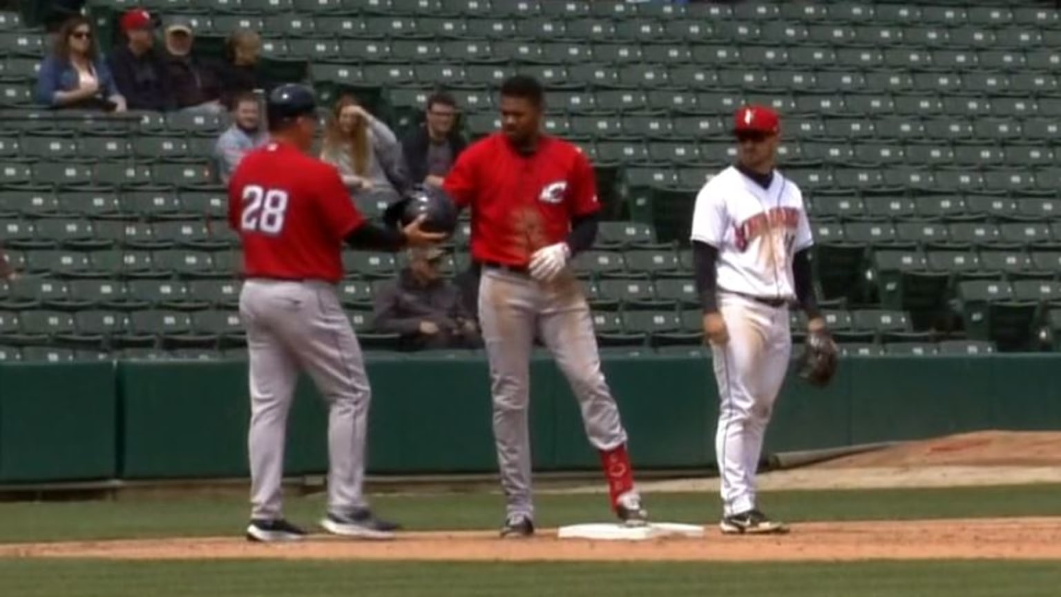 Gonzalez hits basesloaded triple 04/21/2022 Clippers