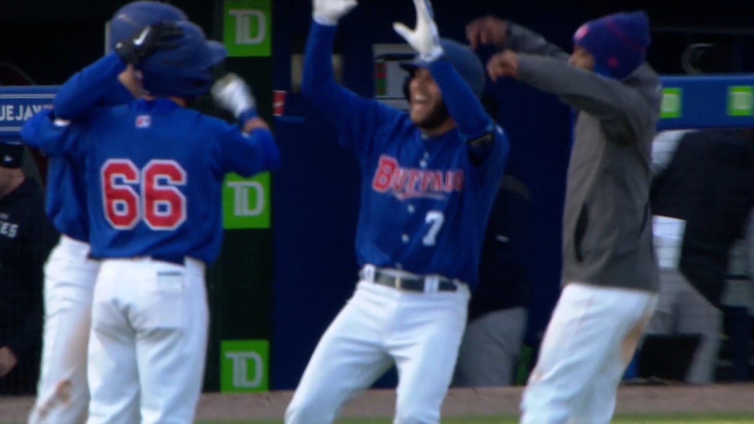 Capra's walk-off single | 04/20/2022 | Bisons