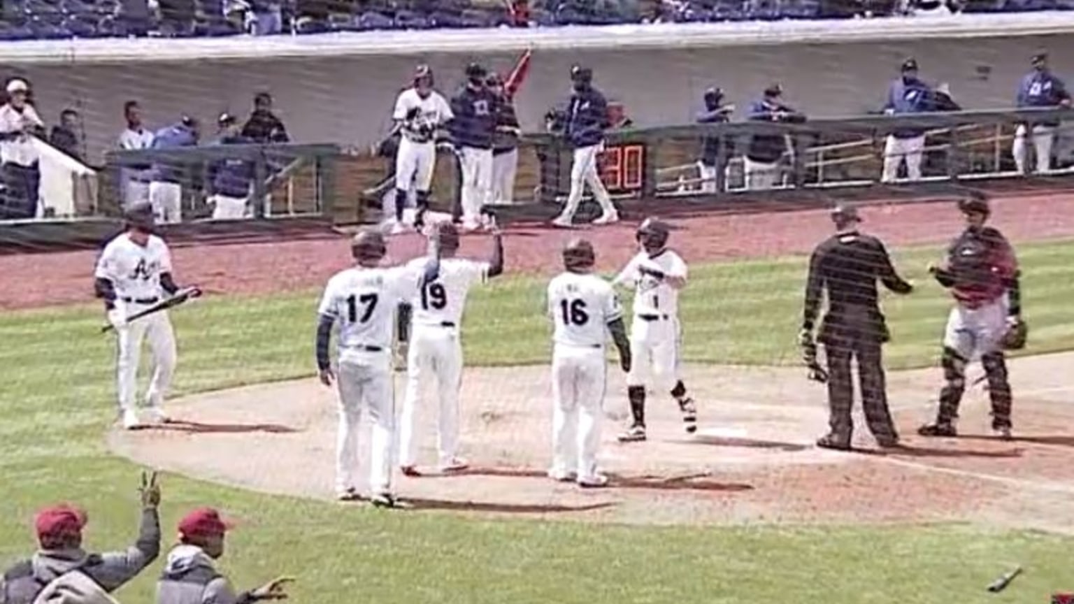 Duzenack hits a grand slam | 04/13/2022 | Mexican League