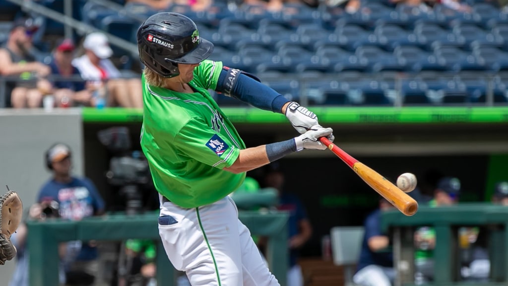Luke Williams broke a 2-2 tie with his two-out, two-strike single in the 11th inning on Thursday.
