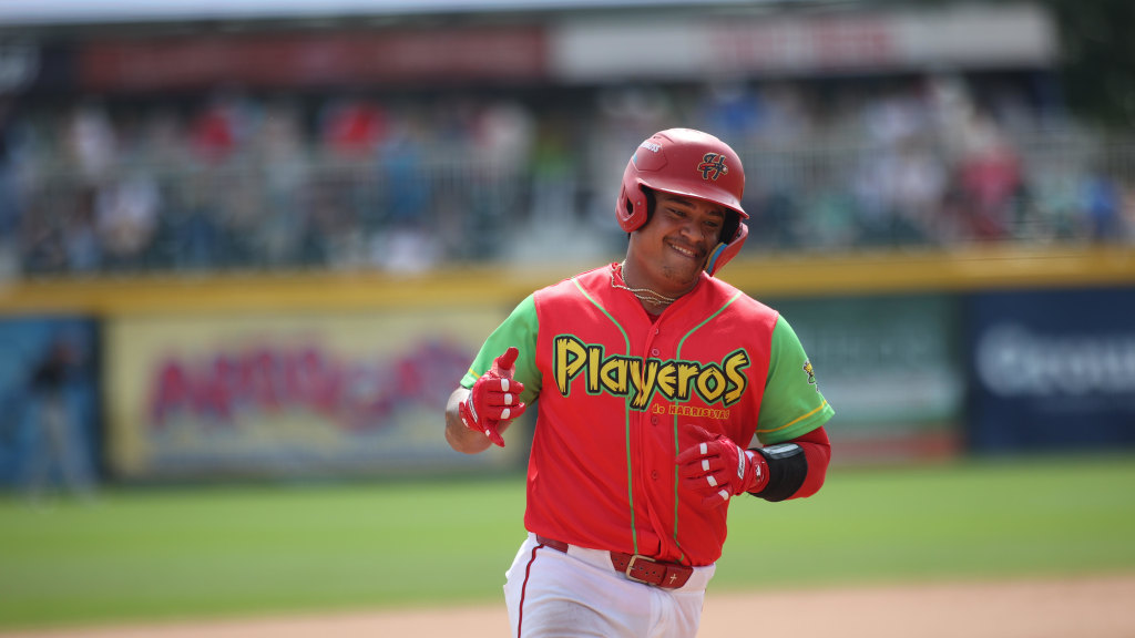 Caleb Lomavita homered twice, including a walk-off two-run shot, to lead the Senators to victory