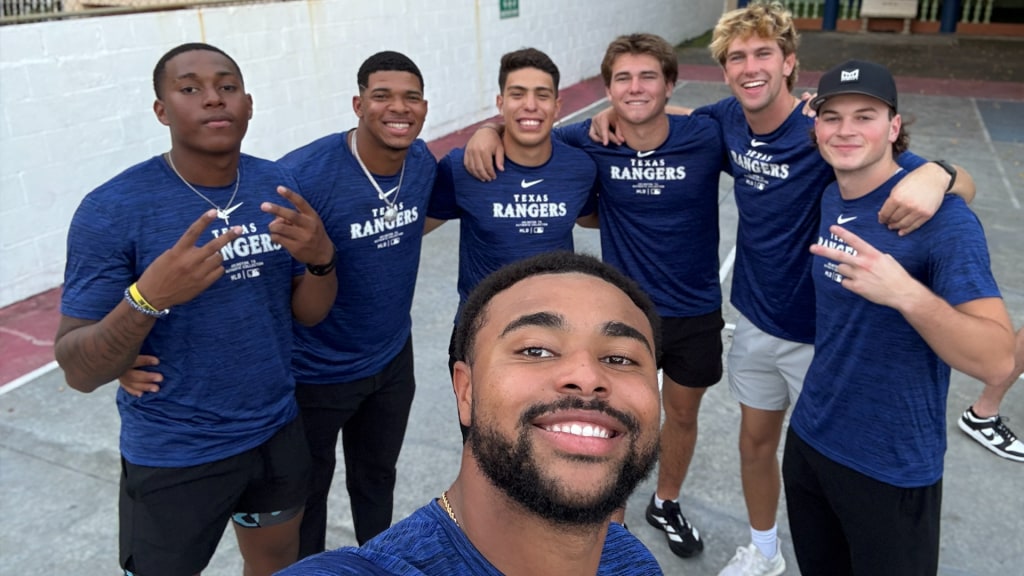 Easley, McQueen and others pose for a selfie.