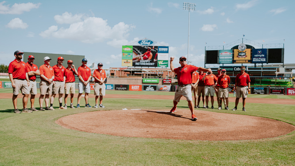 Tod Shafer threw the ceremonial first pitch before his final game with the Bats on September 13.