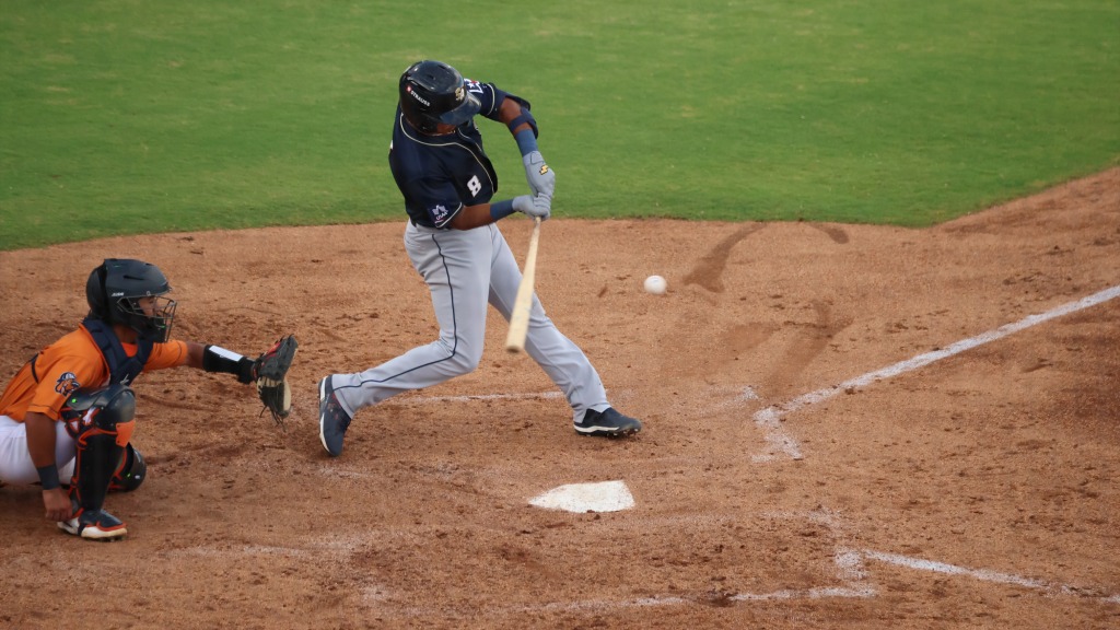 Luis Verdugo's three-run homer was the difference in a 10-9 victory.