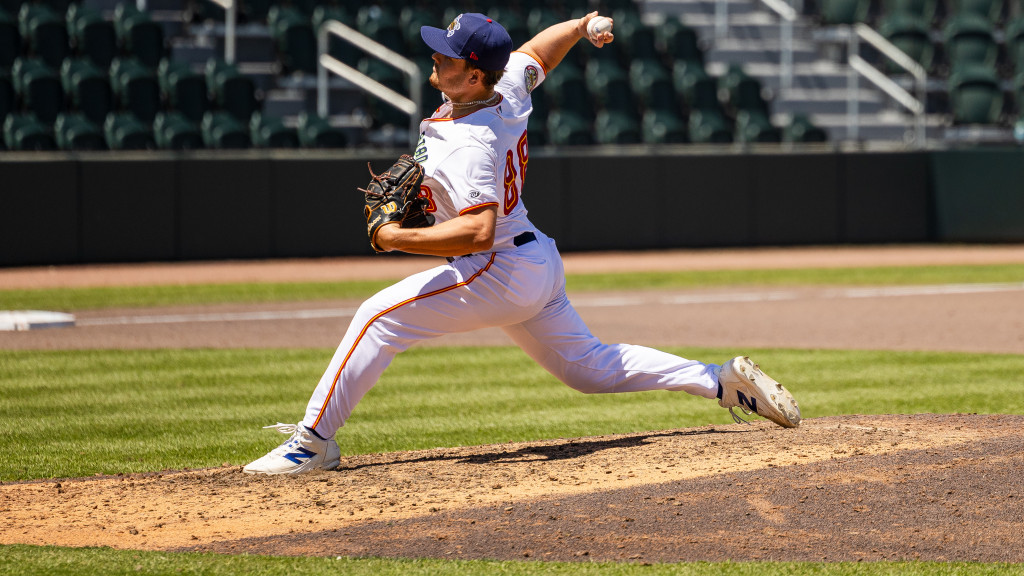 Kai Wynyard delivers a pitch home.