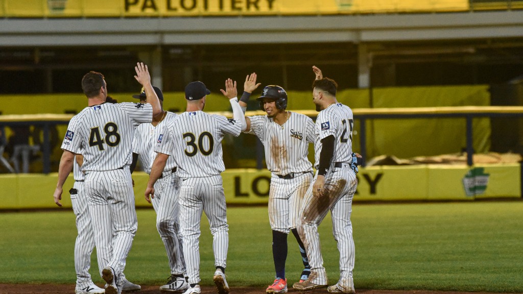 Oswaldo Cabrera smacks a walk-off single for a 4-3 win.