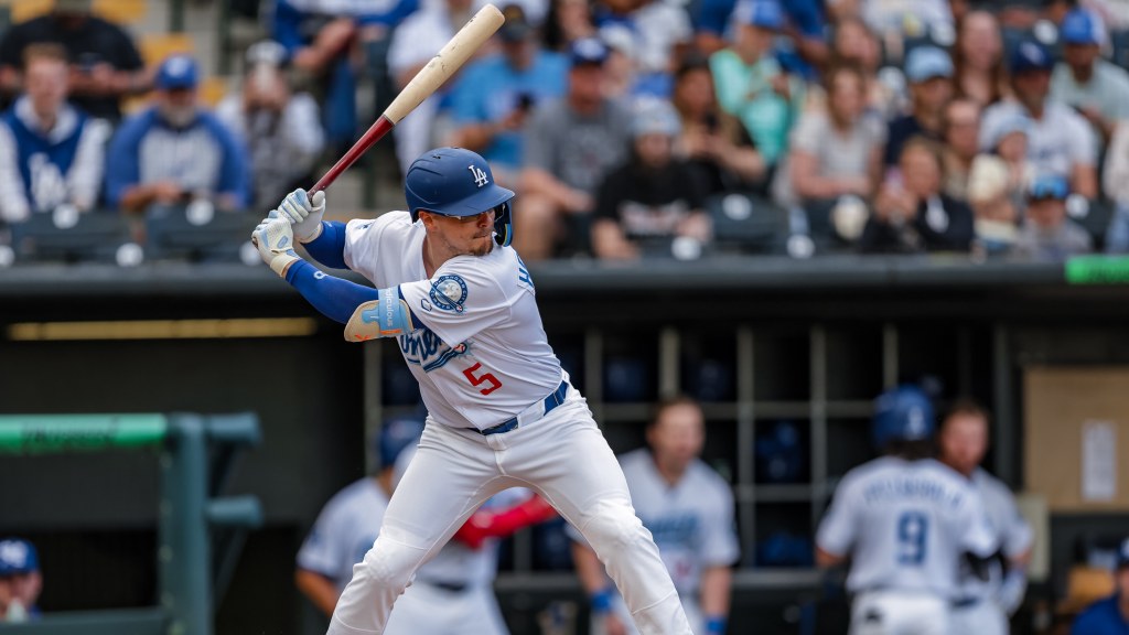 Comets infielder Kiké Hernández collected three hits as part of the teams' 17-run game on Friday,