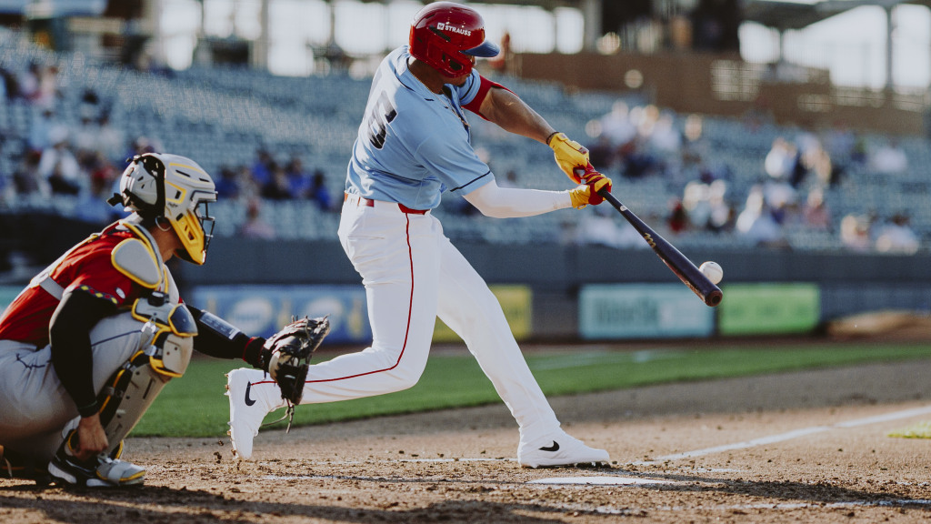 Noelvi Marte drove in all three runs for the Bats before Tuesday's game was suspended.