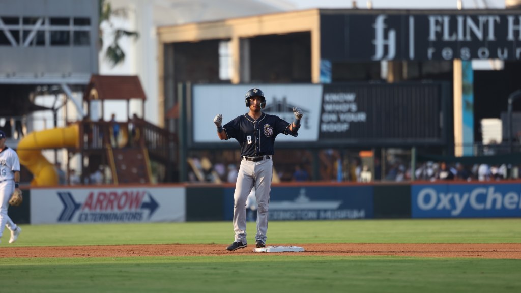 Luis Verdugo drove in three runs in Thursday's victory.
