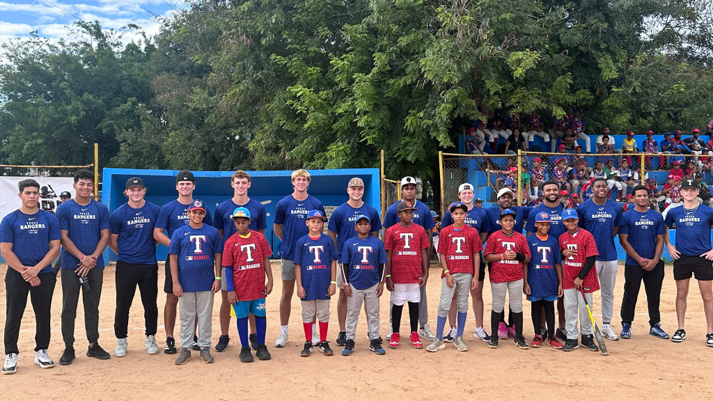 Rangers prospects and Dominican kids pose for a picture.